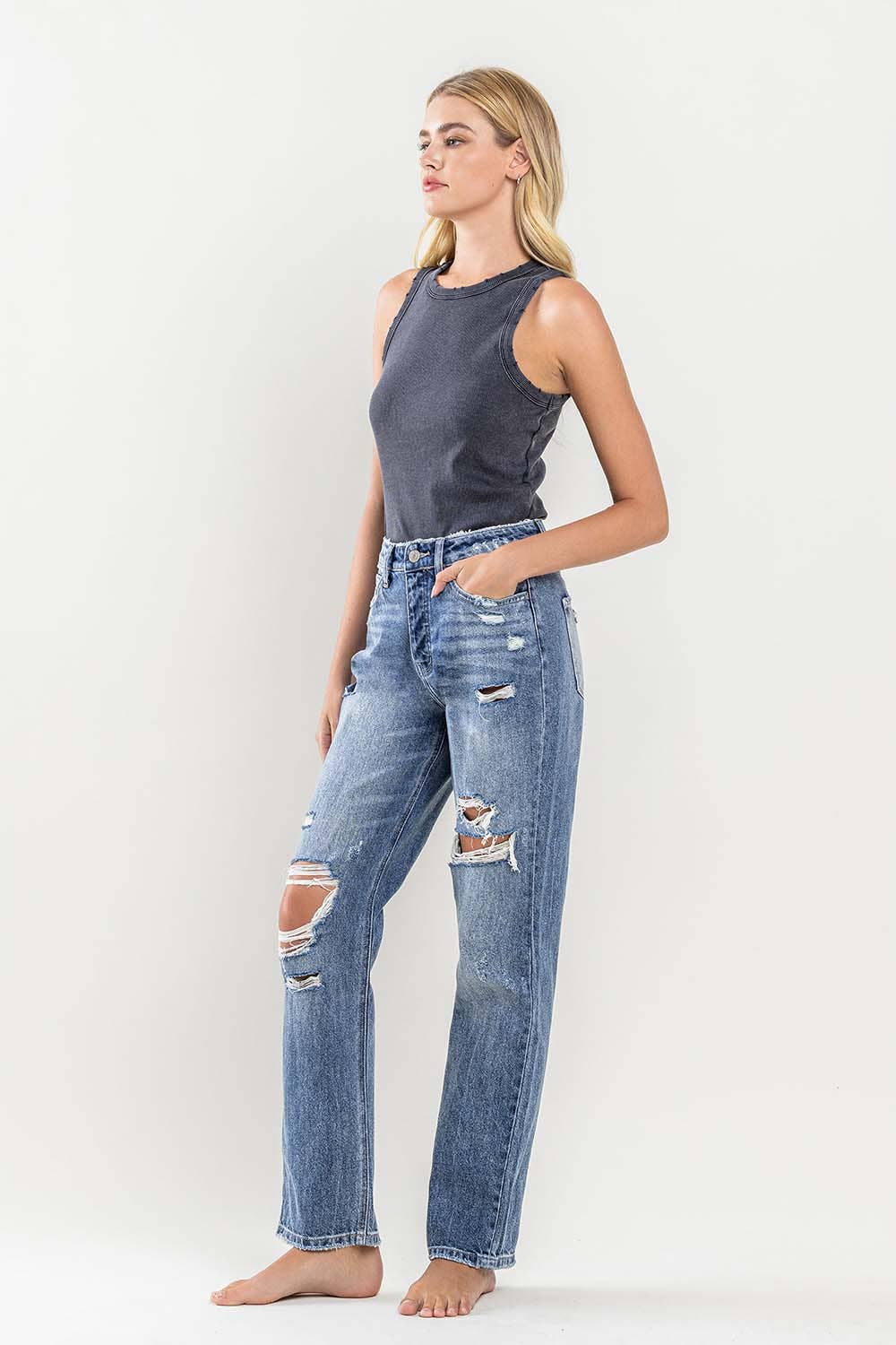 SUPER HIGH RISE DISTRESSED STRAIGHT JEANS Y3913