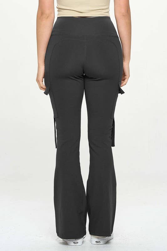 Active wear solid black color flare yoga legging cargo pants