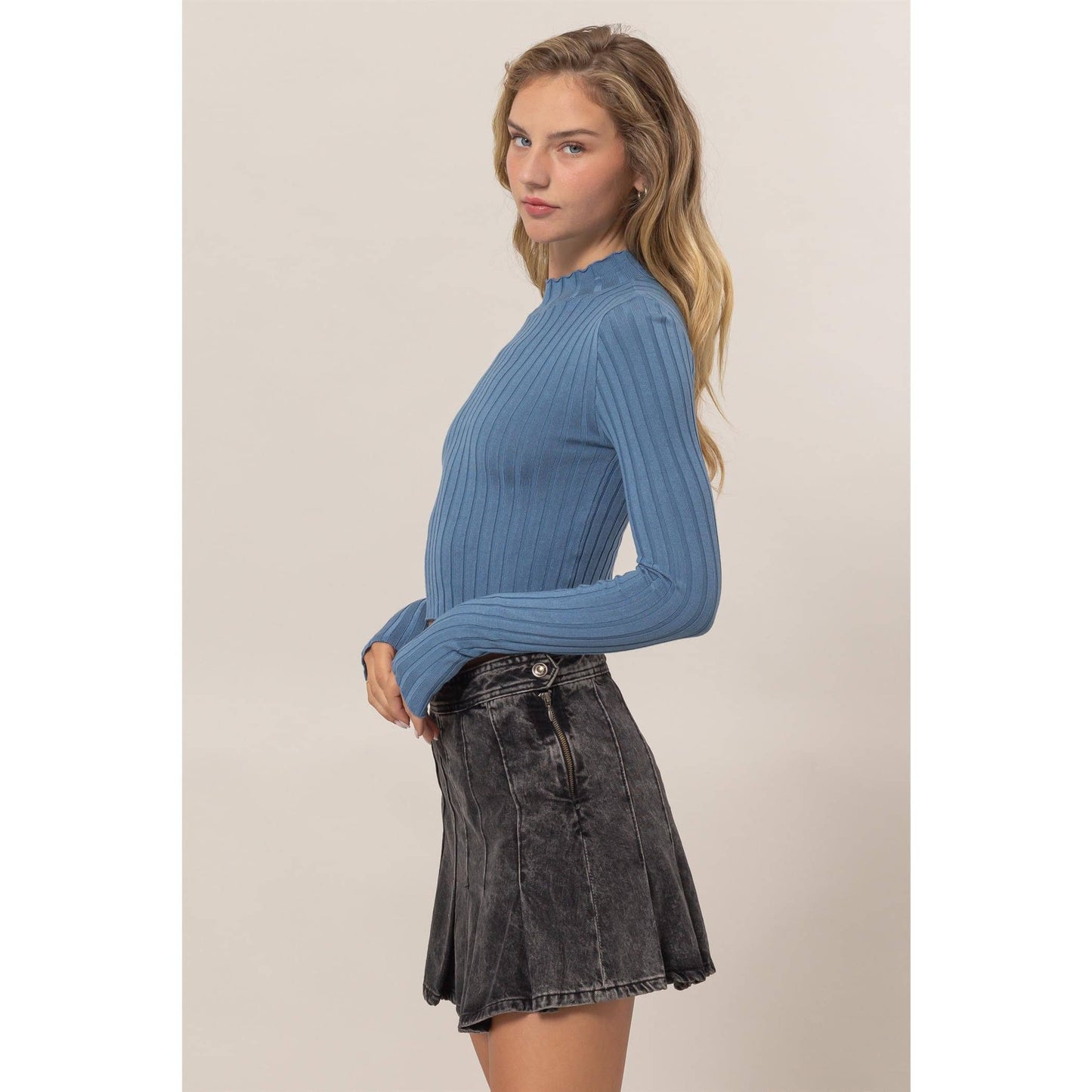 DZ24E451-MOCK NECK RIBBED KNIT CROP TOP
