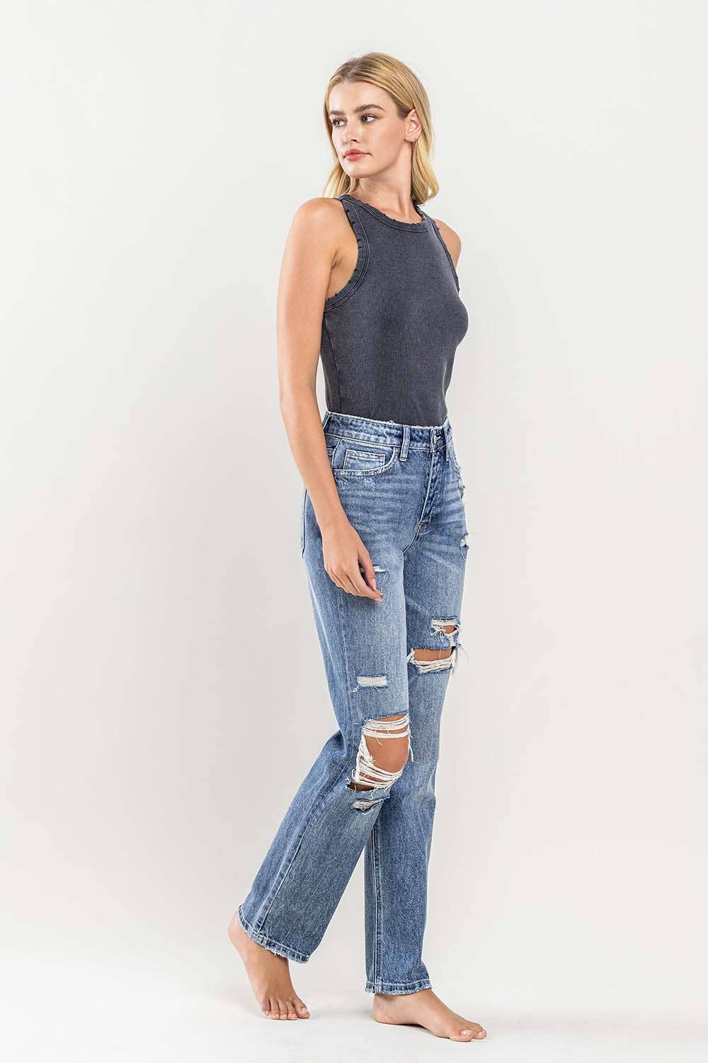 SUPER HIGH RISE DISTRESSED STRAIGHT JEANS Y3913
