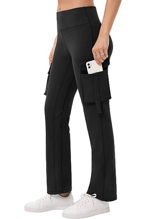Active wear solid black color flare yoga legging cargo pants