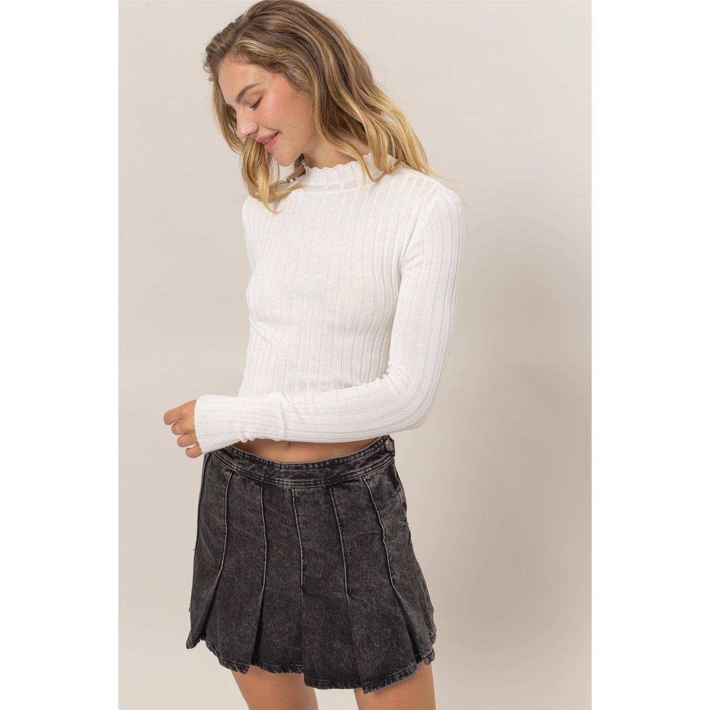 DZ24E451-MOCK NECK RIBBED KNIT CROP TOP