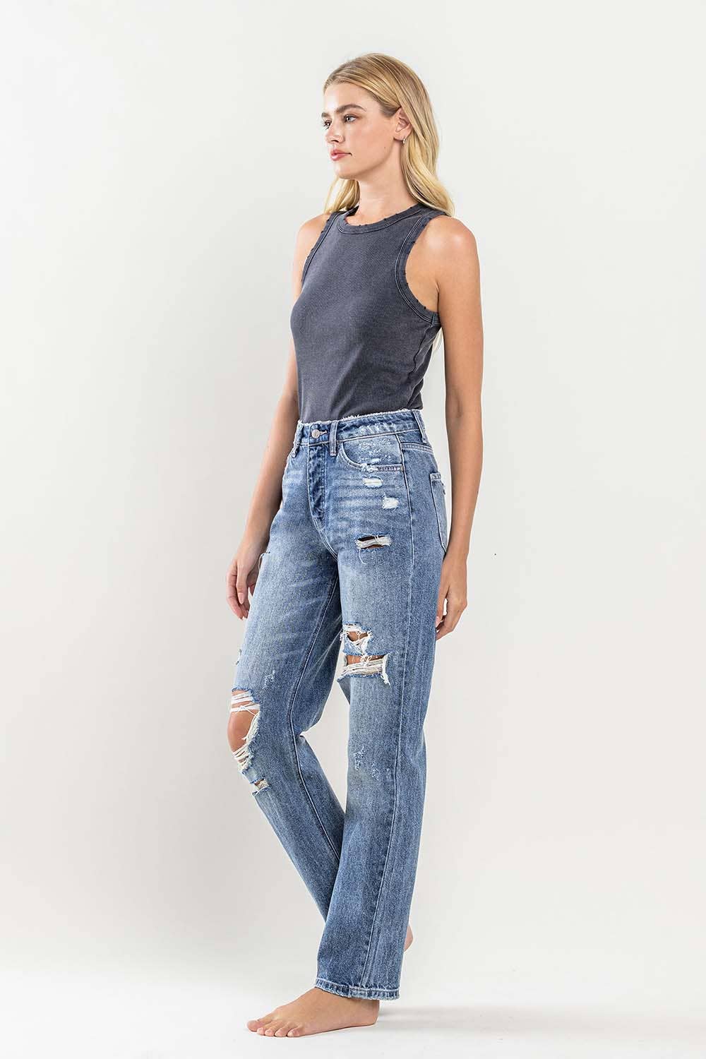 SUPER HIGH RISE DISTRESSED STRAIGHT JEANS Y3913