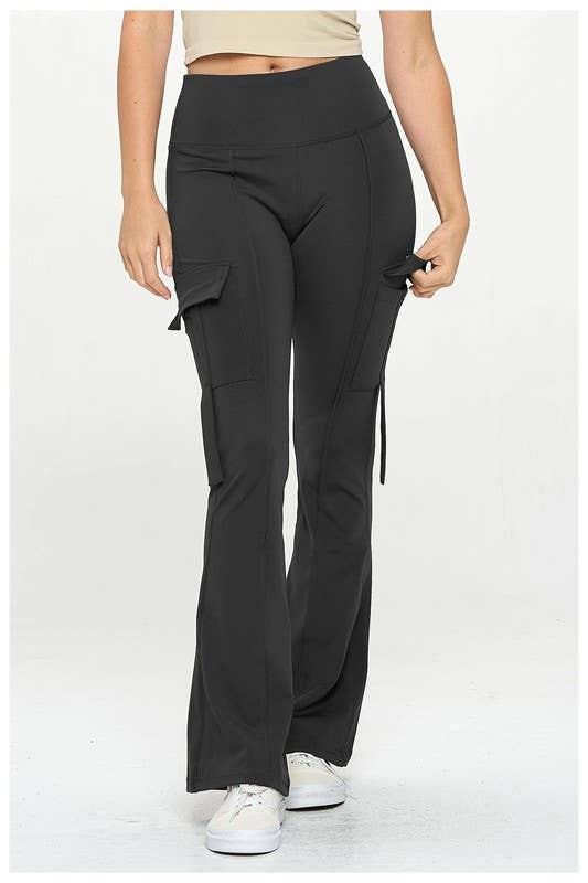 Active wear solid black color flare yoga legging cargo pants