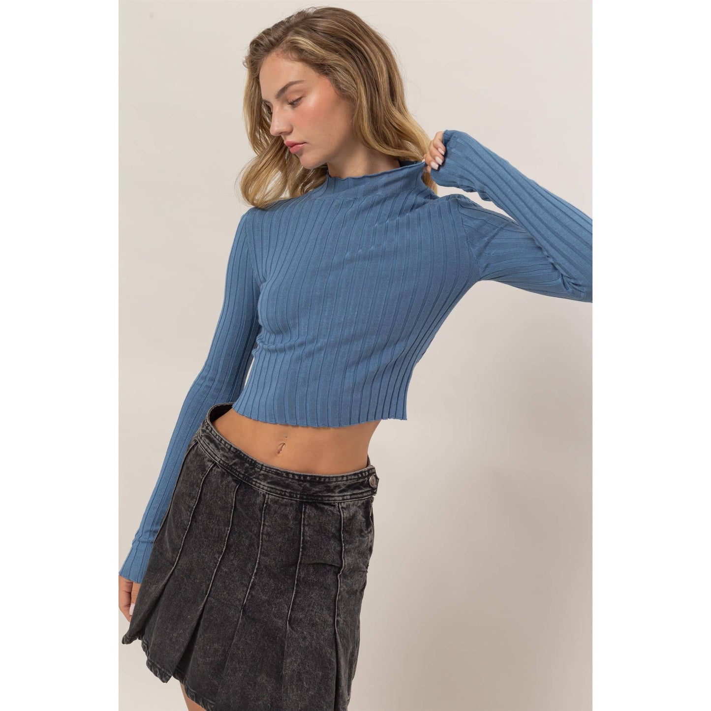 DZ24E451-MOCK NECK RIBBED KNIT CROP TOP
