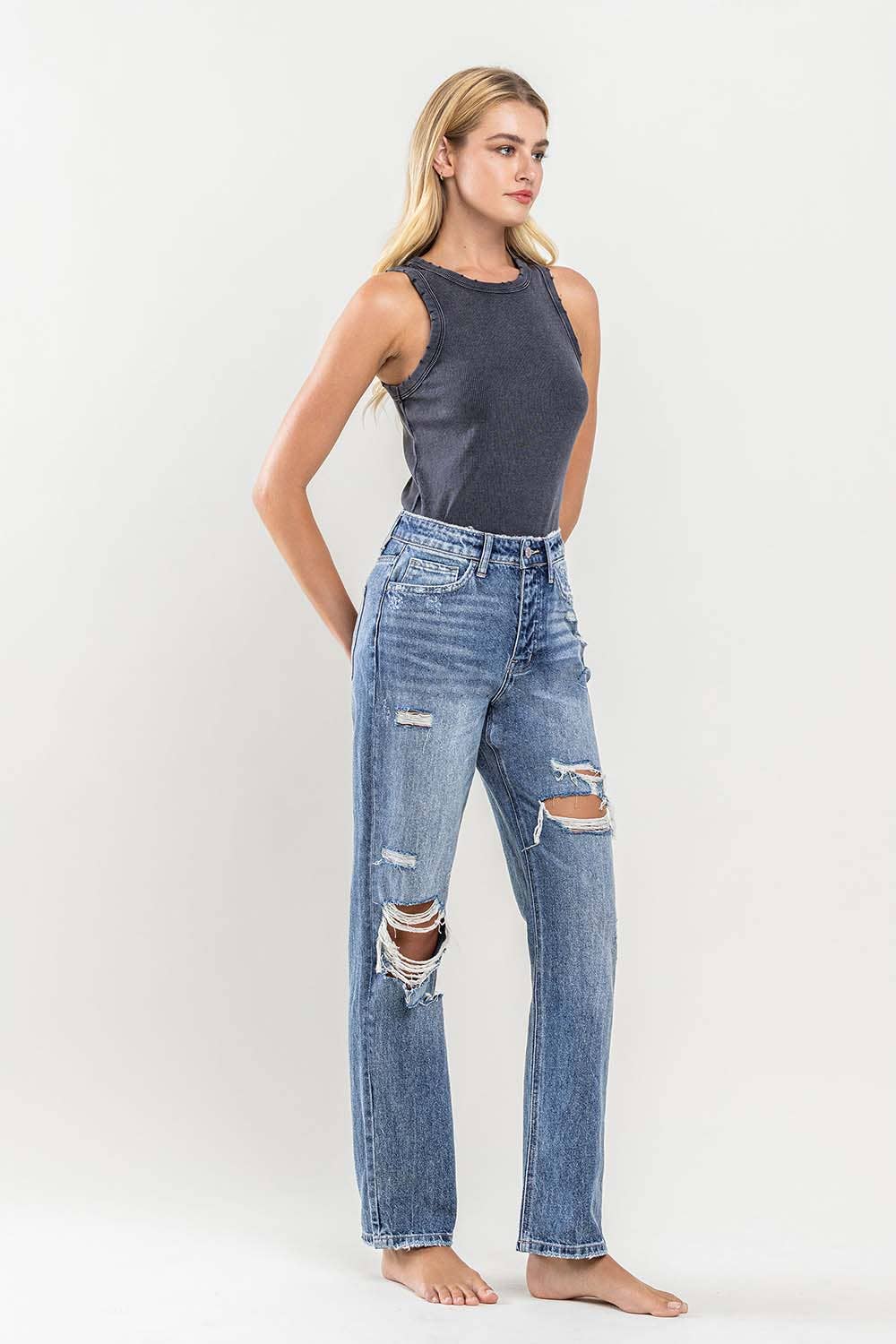 SUPER HIGH RISE DISTRESSED STRAIGHT JEANS Y3913