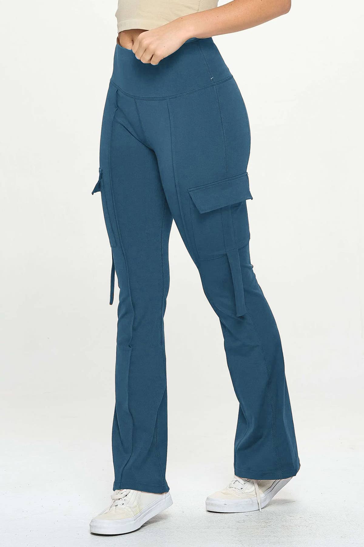Active wear solid black color flare yoga legging cargo pants