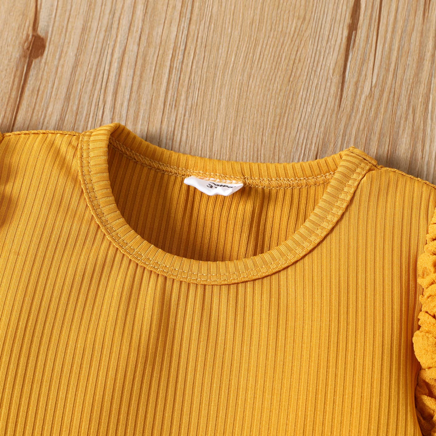 Girl Textured Ribbed Long Puff-sleeve Solid Color Tee