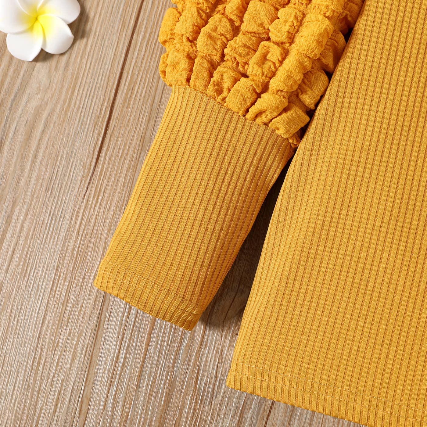 Girl Textured Ribbed Long Puff-sleeve Solid Color Tee