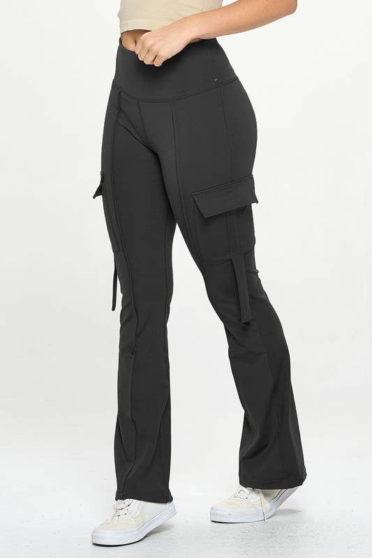 Active wear solid black color flare yoga legging cargo pants